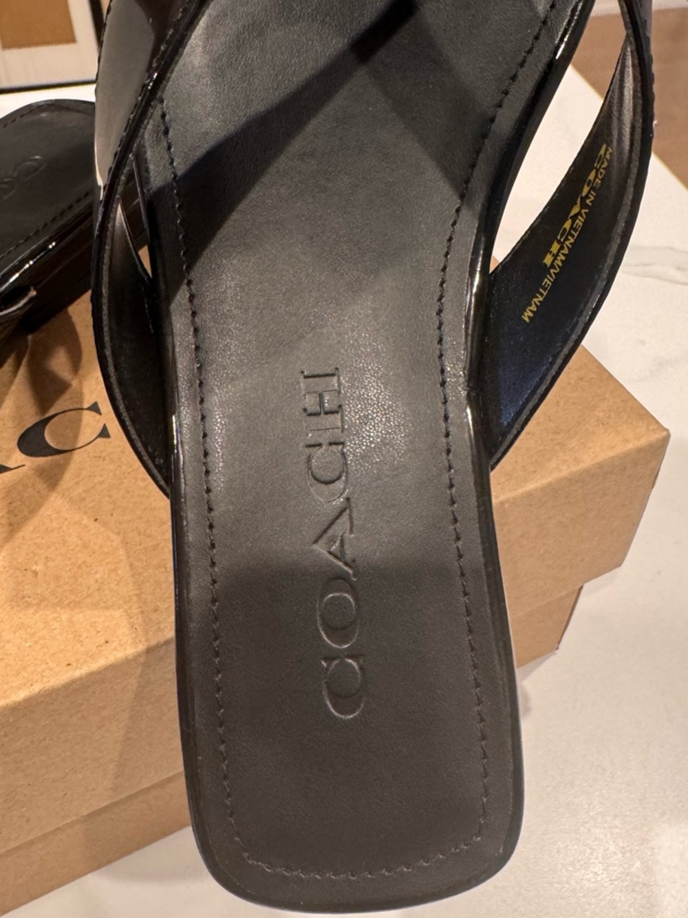 Coach Black Patent Leather Thong Sandals with Embossed Logo - Picture 3 of 8